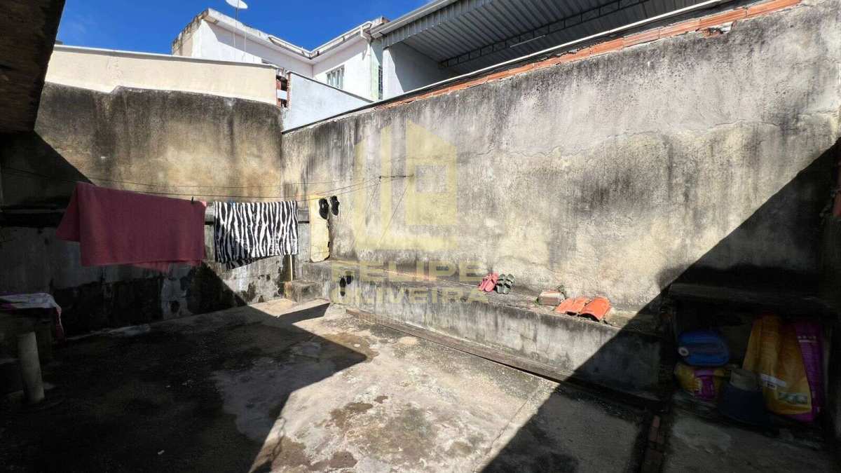  - Casa à venda em Duque de Caxias, Parque Fluminense, com 2 quartos, 73m²