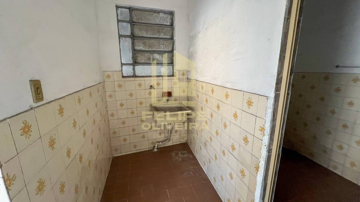  - Casa à venda em Duque de Caxias, Parque Fluminense, com 1 quarto, 68m²