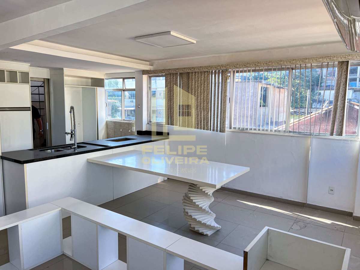  - Sobrado à venda em Duque de Caxias, Jardim Vinte e Cinco de Agosto, com 3 quartos