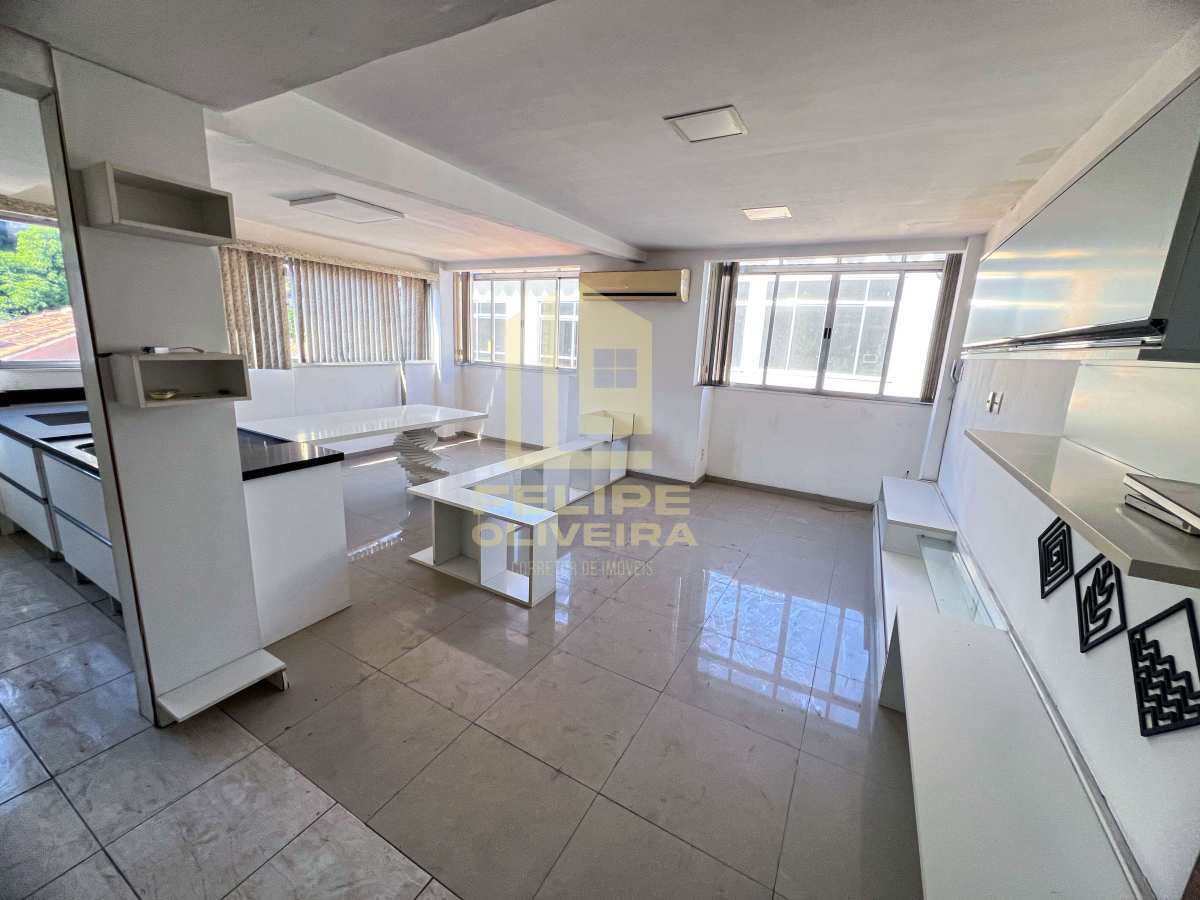  - Sobrado à venda em Duque de Caxias, Jardim Vinte e Cinco de Agosto, com 3 quartos